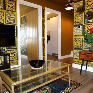 Ultra Deluxe Versace Near Sheffield Full Sky Tv , Rotherham United Kingdom